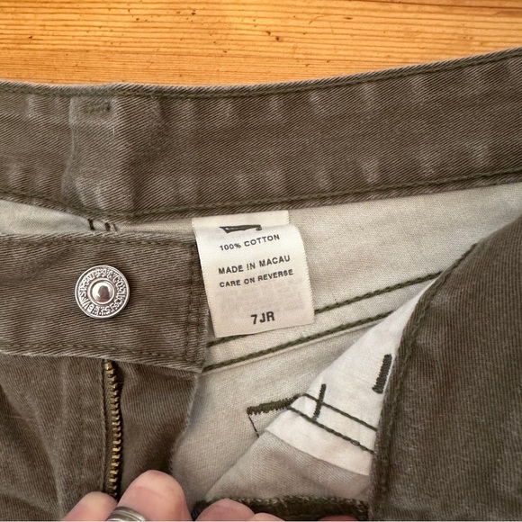 Levi’s Cotton olive green shorts size 7JR - Picture 5 of 7